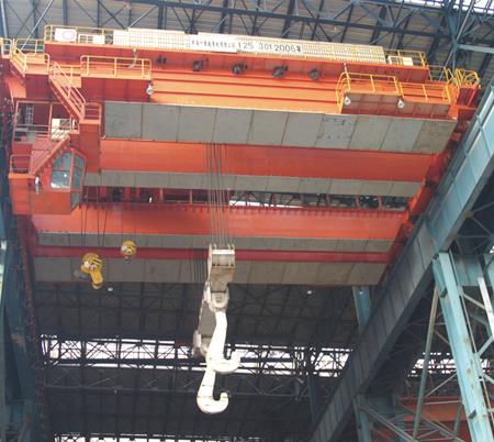 Gru a ponte della doppia trave di grande capacità per il livello della colata del ferro della fonderia
