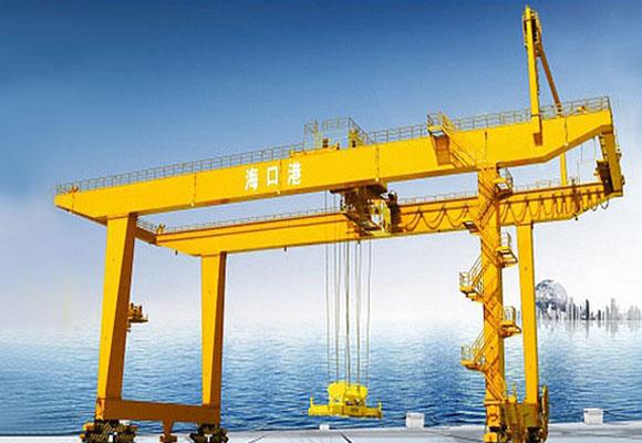 Gru a cavalletto per container con guida su rotaia