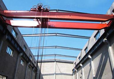 Gru a ponte a doppia trave azionata manualmente