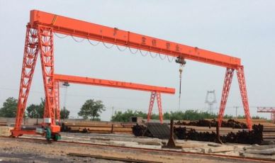 Gru a cavalletto a trave singola con paranco elettrico esterno