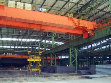 Gru a ponte QD Factory da 90 tonnellate